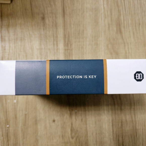 CQ x Carson & Quinn Bolt with MagSafe Case and Holster - iPhone 15 Pro (Black) - Picture 6 of 9